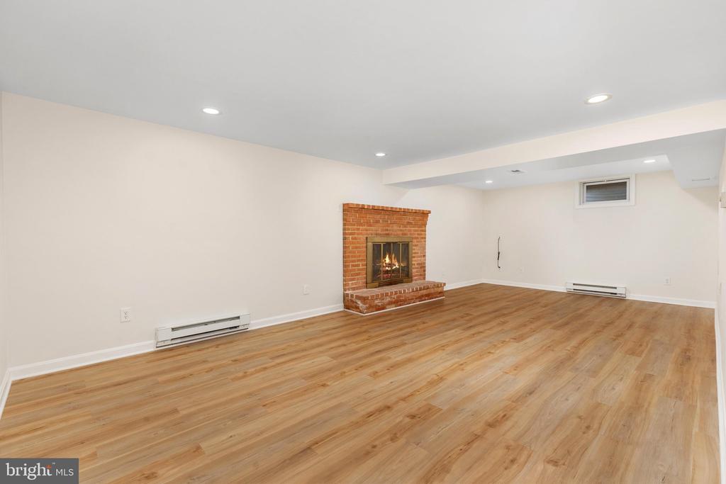 327 RIDGE AVENUE