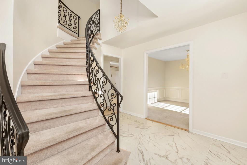 327 RIDGE AVENUE