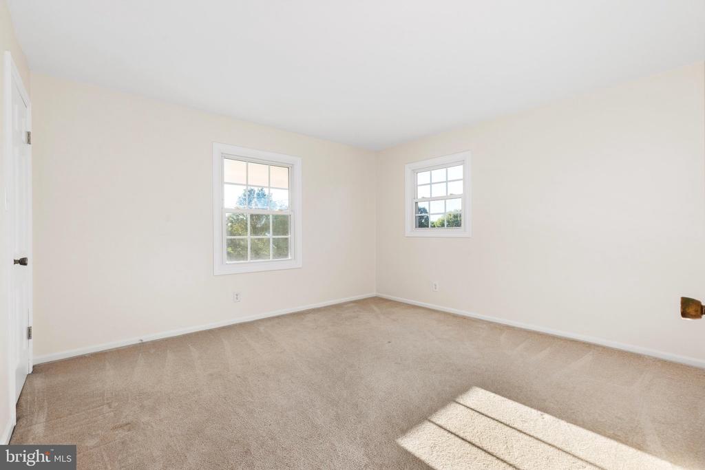 327 RIDGE AVENUE