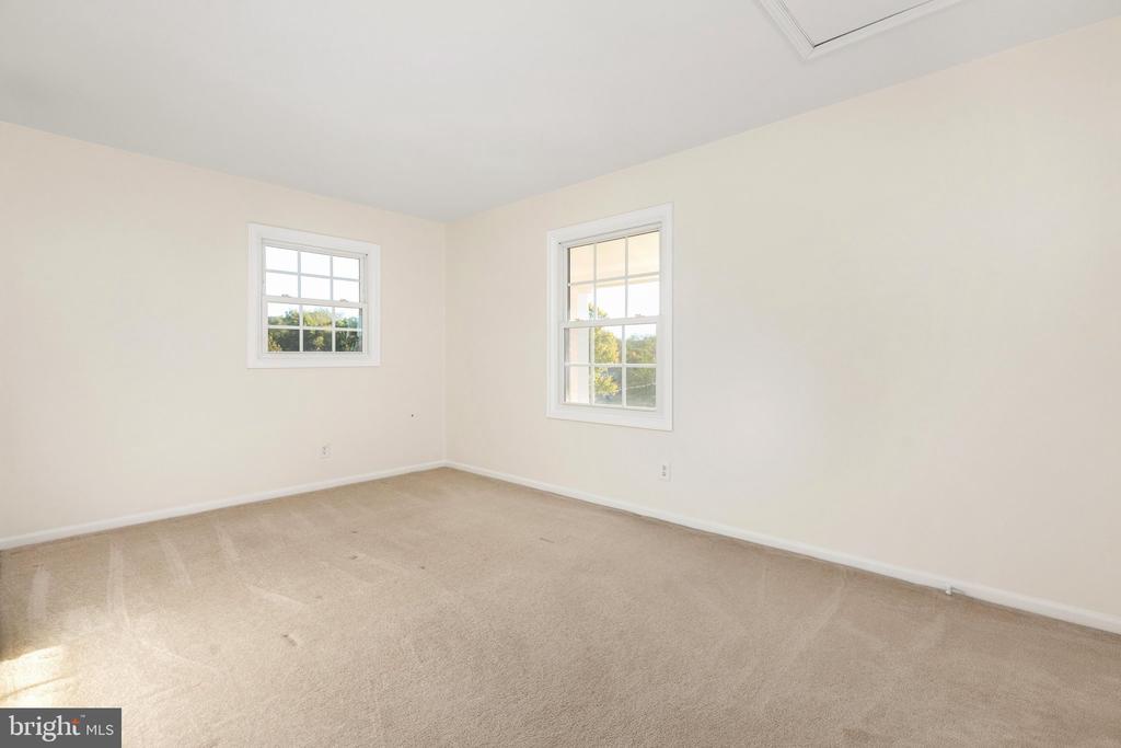 327 RIDGE AVENUE