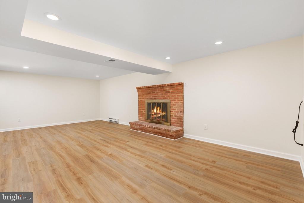 327 RIDGE AVENUE