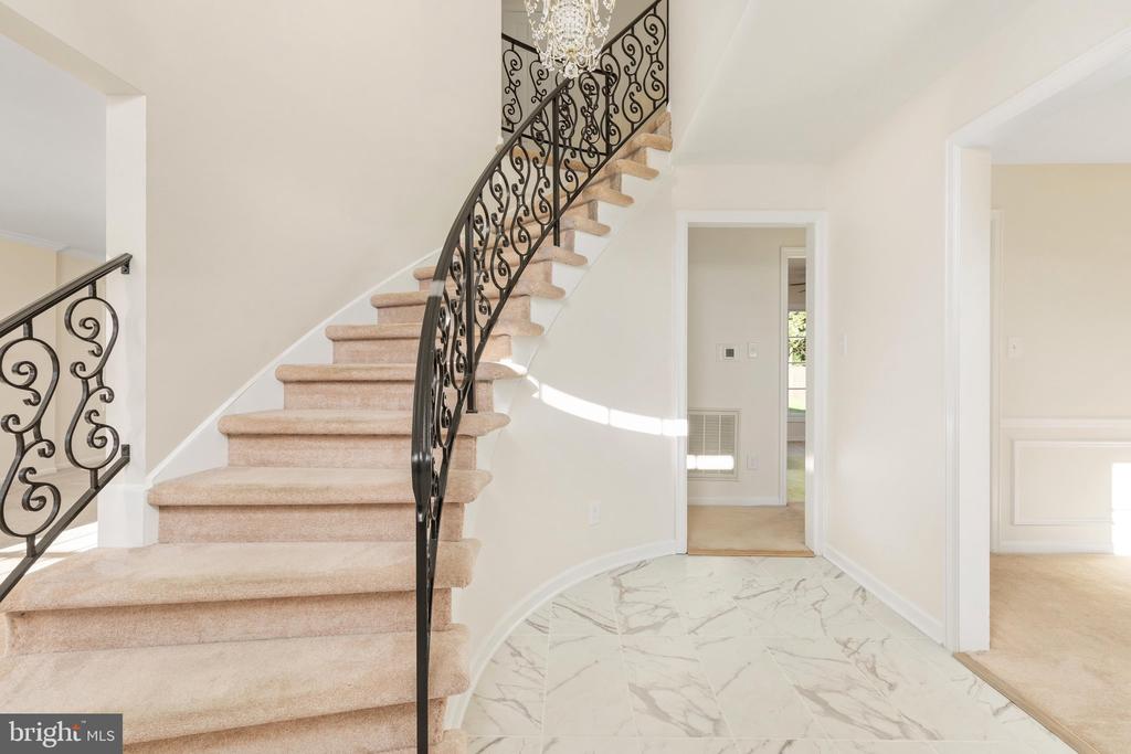 327 RIDGE AVENUE