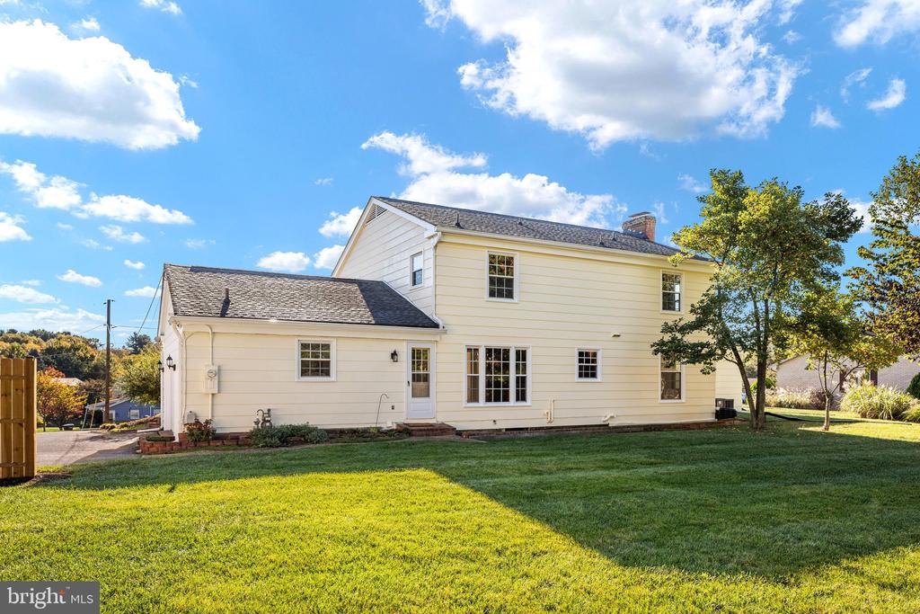 327 RIDGE AVENUE