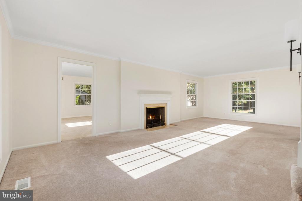 327 RIDGE AVENUE