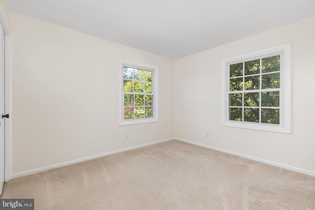 327 RIDGE AVENUE
