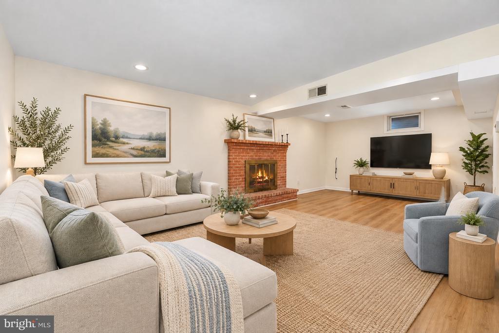 327 RIDGE AVENUE