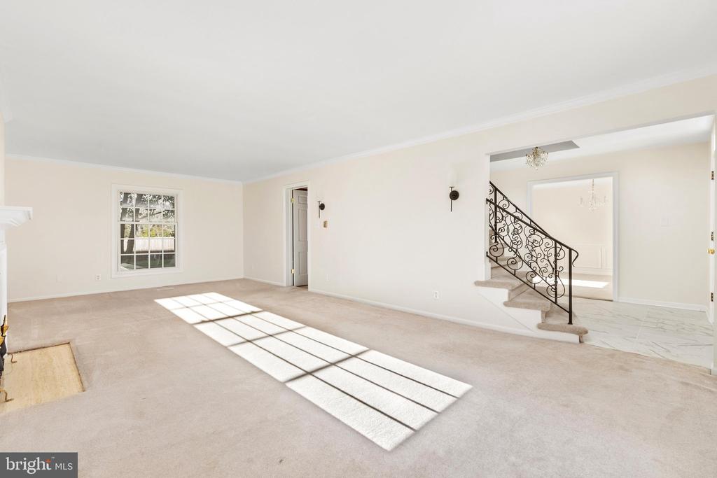 327 RIDGE AVENUE