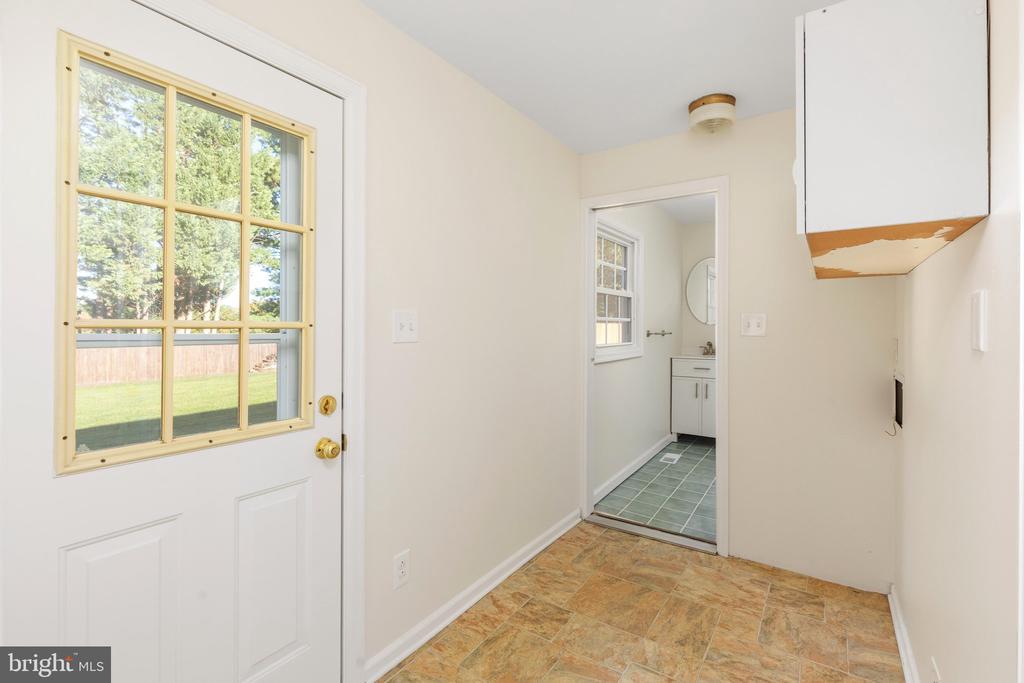 327 RIDGE AVENUE
