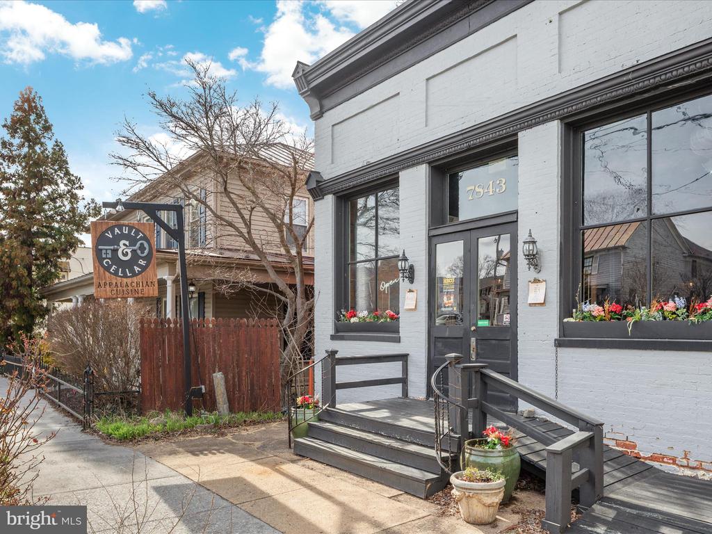 111 Jackson Pl