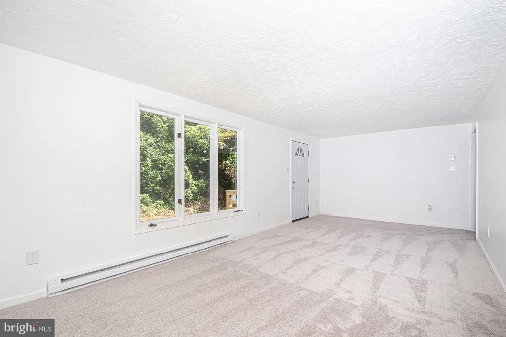 302 SUMMIT POINT DRIVE