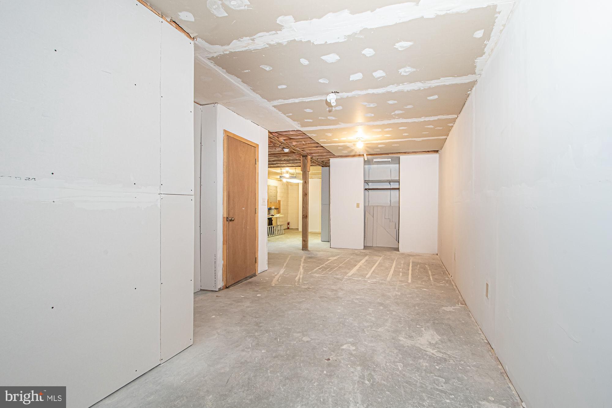 302 SUMMIT POINT DRIVE