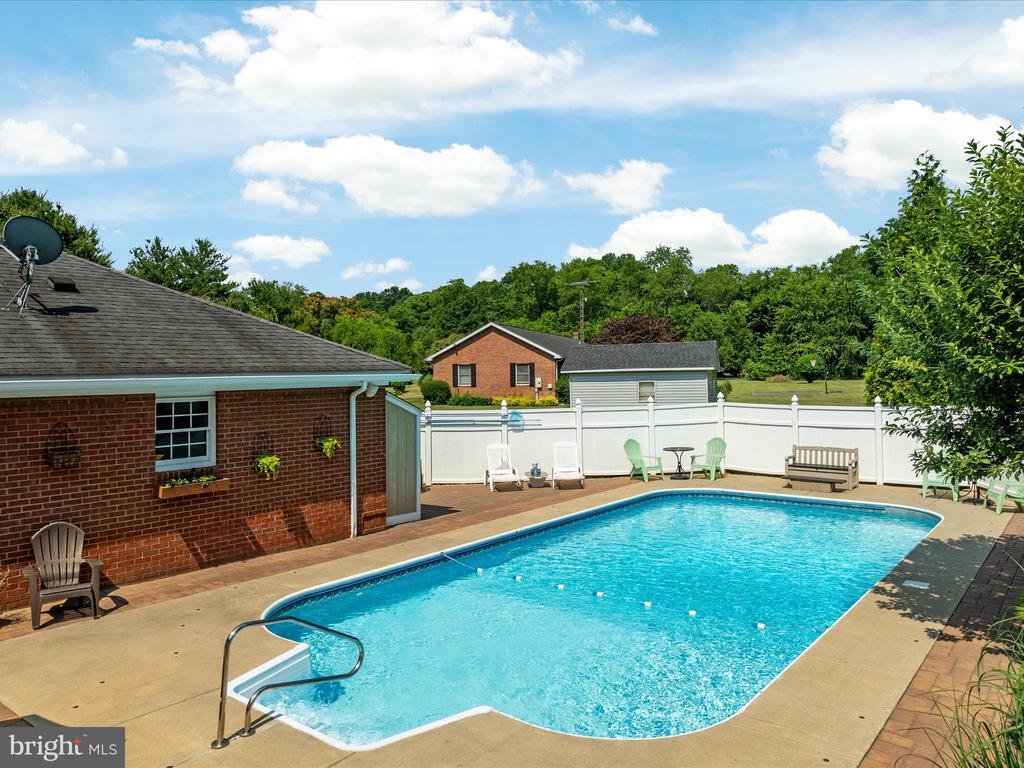8 Miranda Ct