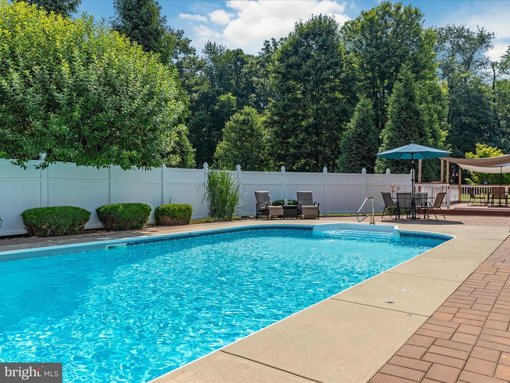 8 Miranda Ct
