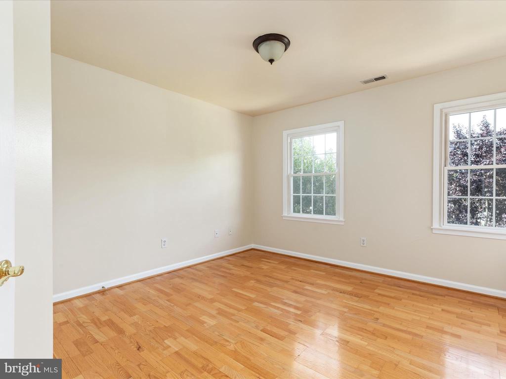 8 Miranda Ct