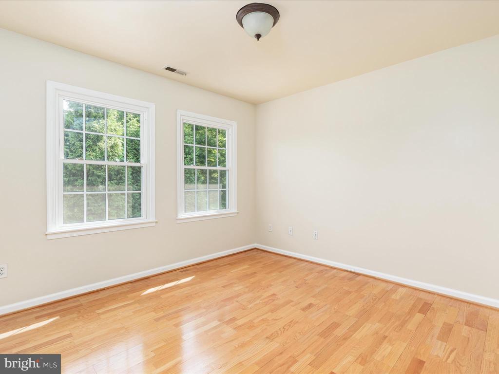 8 Miranda Ct