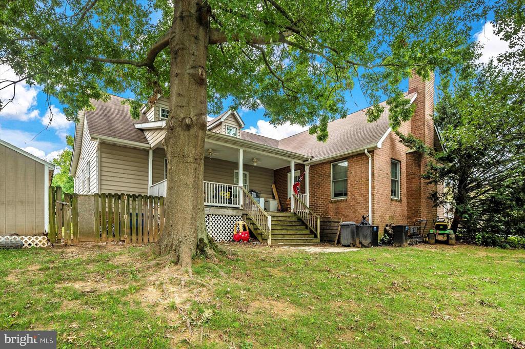 81 Larkspur Ln
