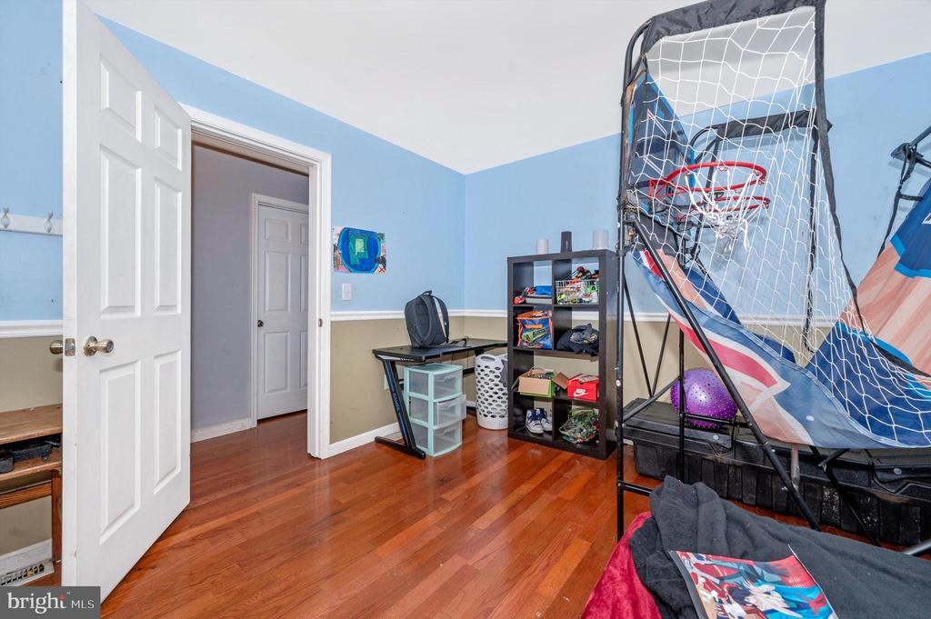 81 Larkspur Ln