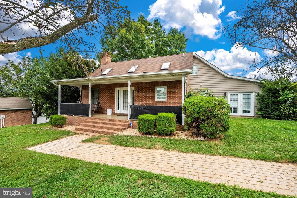 81 Larkspur Ln