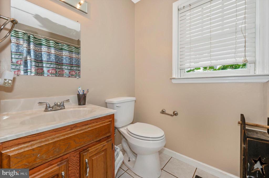 81 Larkspur Ln