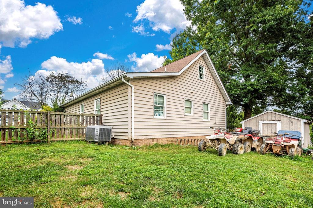81 Larkspur Ln