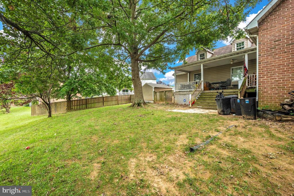81 Larkspur Ln