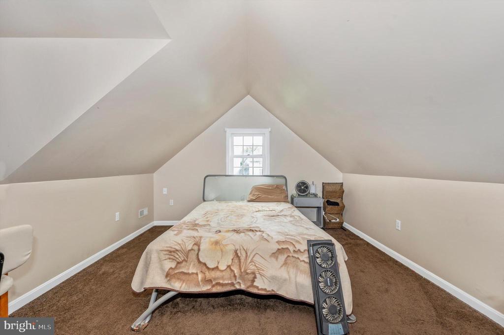 81 Larkspur Ln