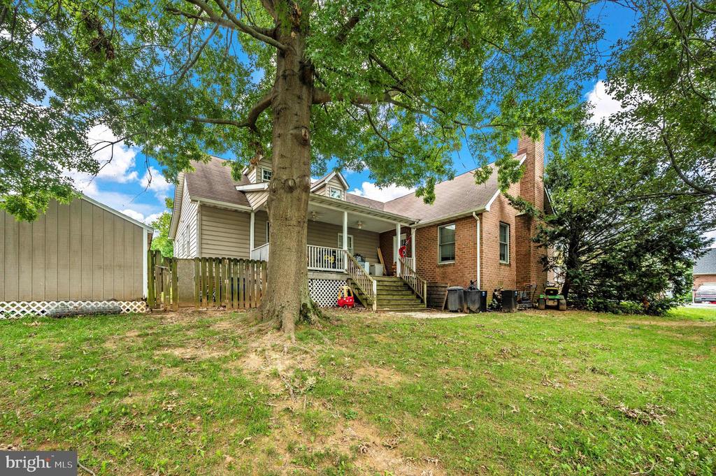 81 Larkspur Ln
