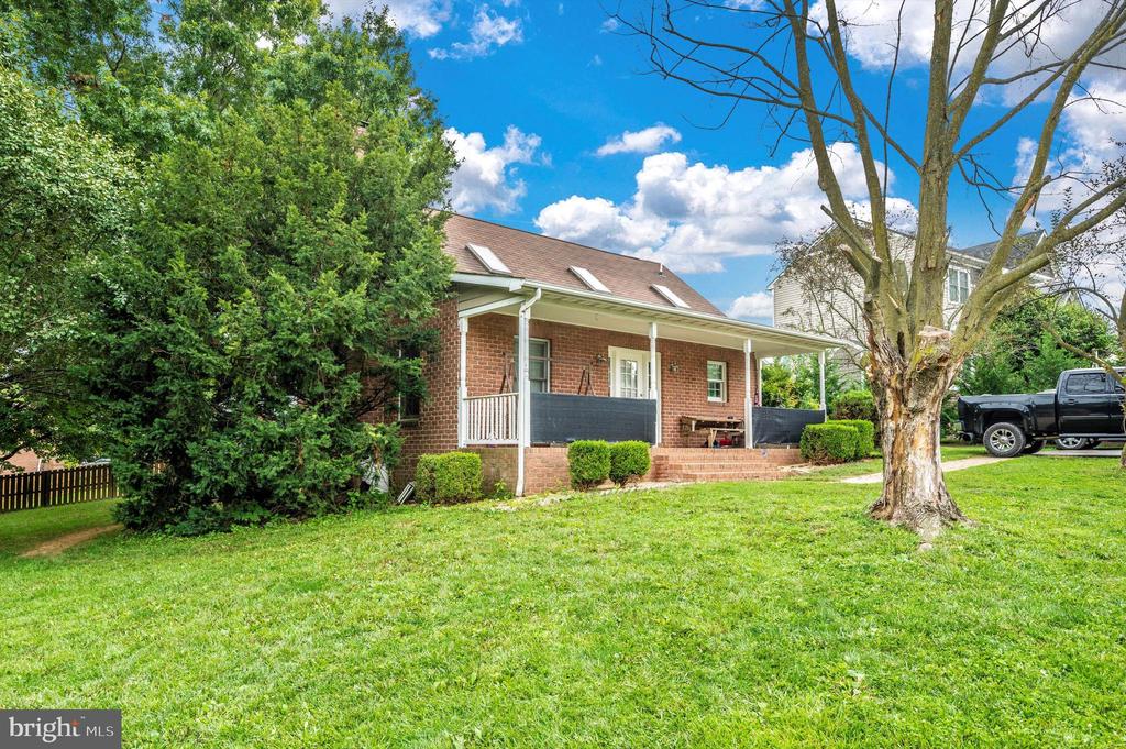 81 Larkspur Ln