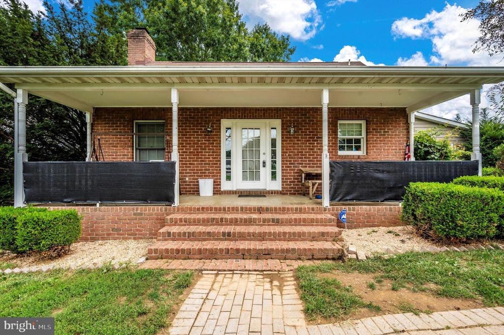 81 Larkspur Ln