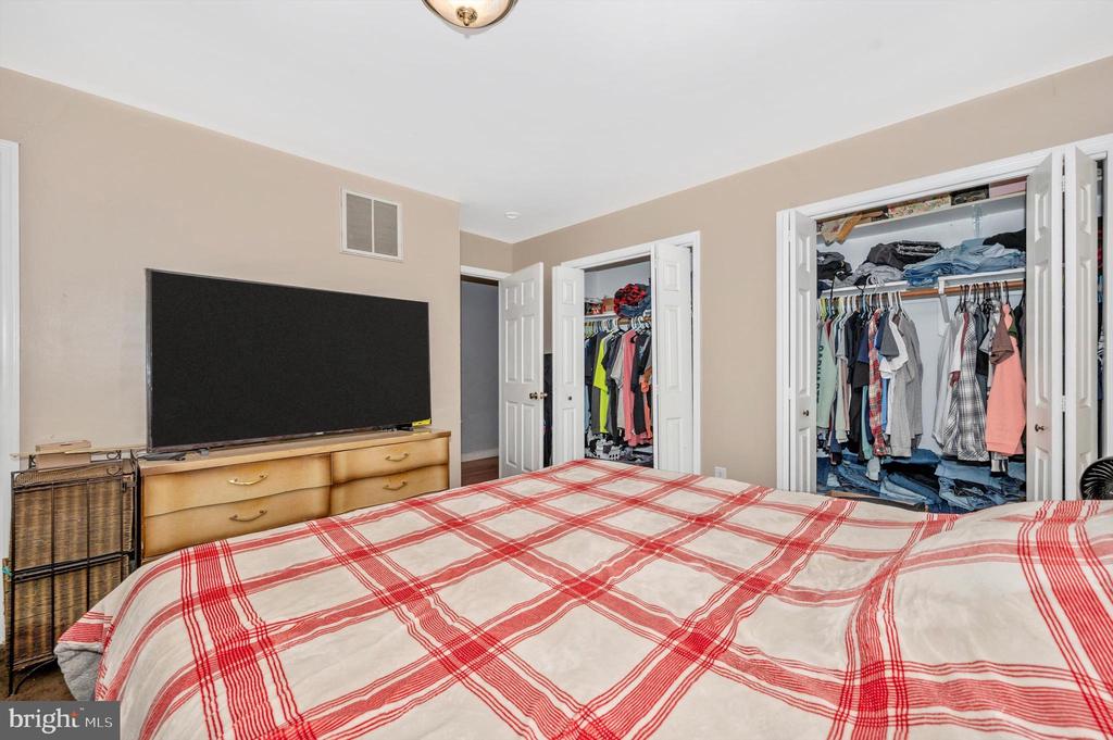 81 Larkspur Ln