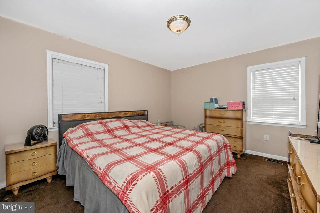 81 Larkspur Ln