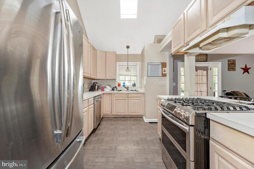 81 Larkspur Ln