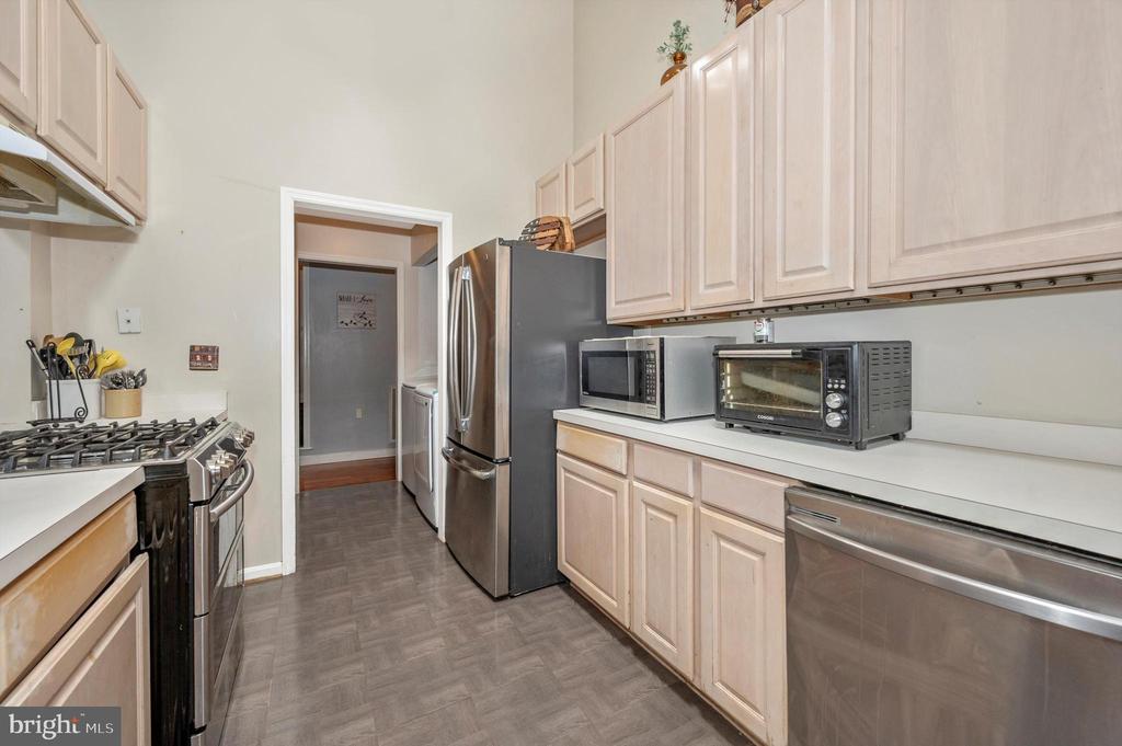81 Larkspur Ln