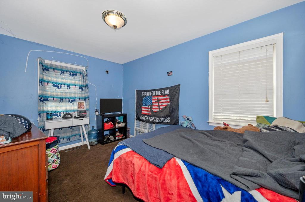 81 Larkspur Ln