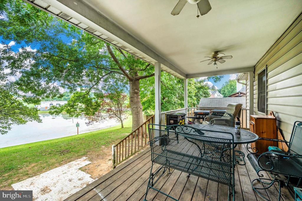 81 Larkspur Ln