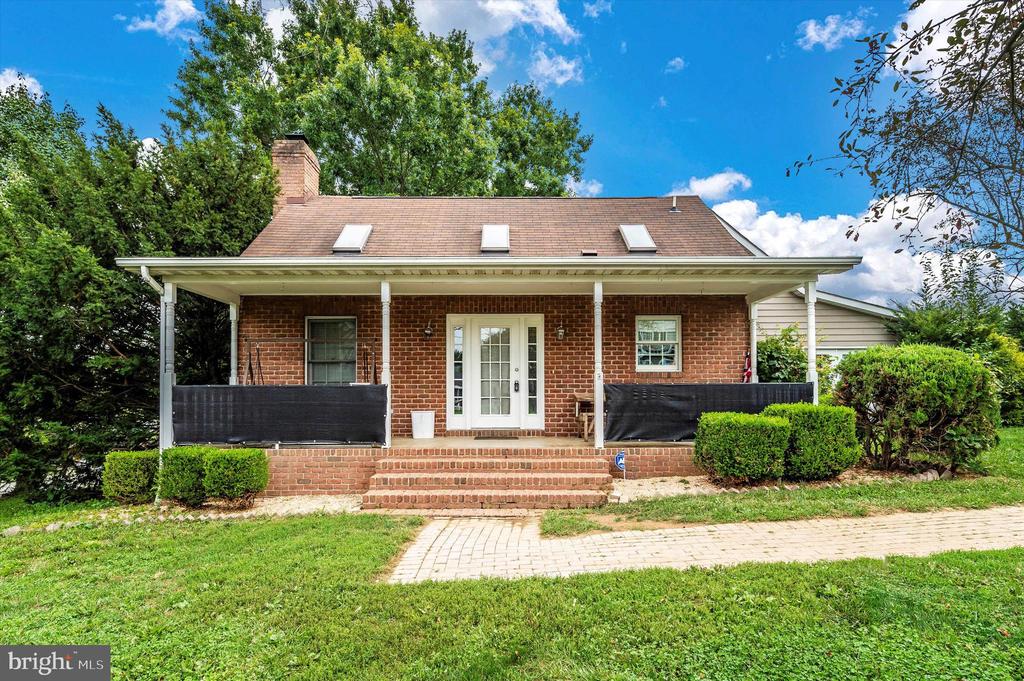 81 Larkspur Ln