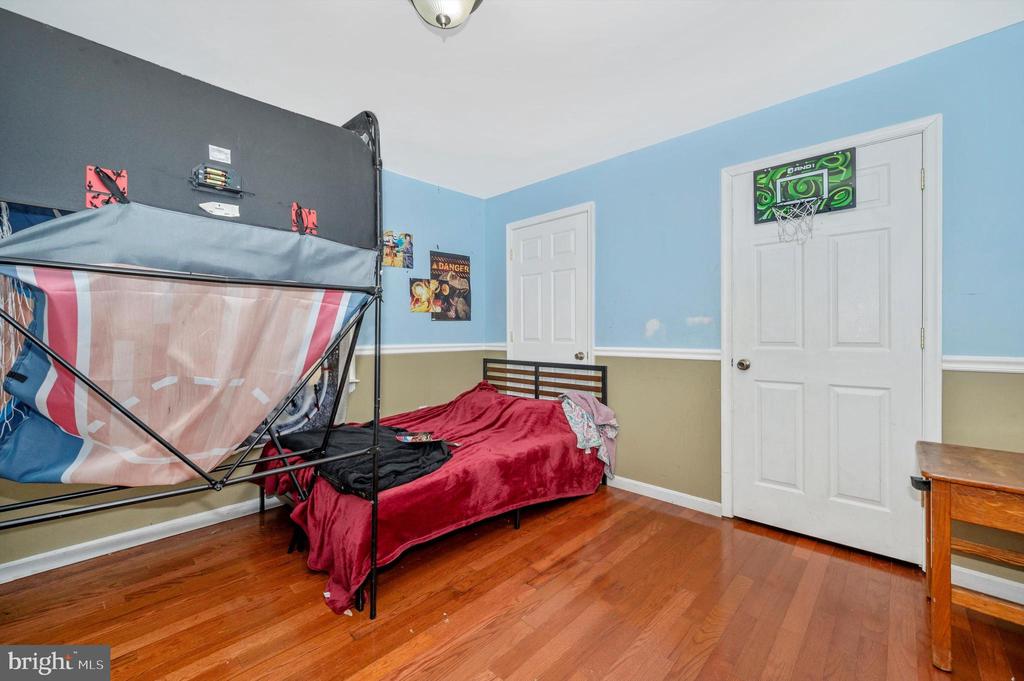 81 Larkspur Ln