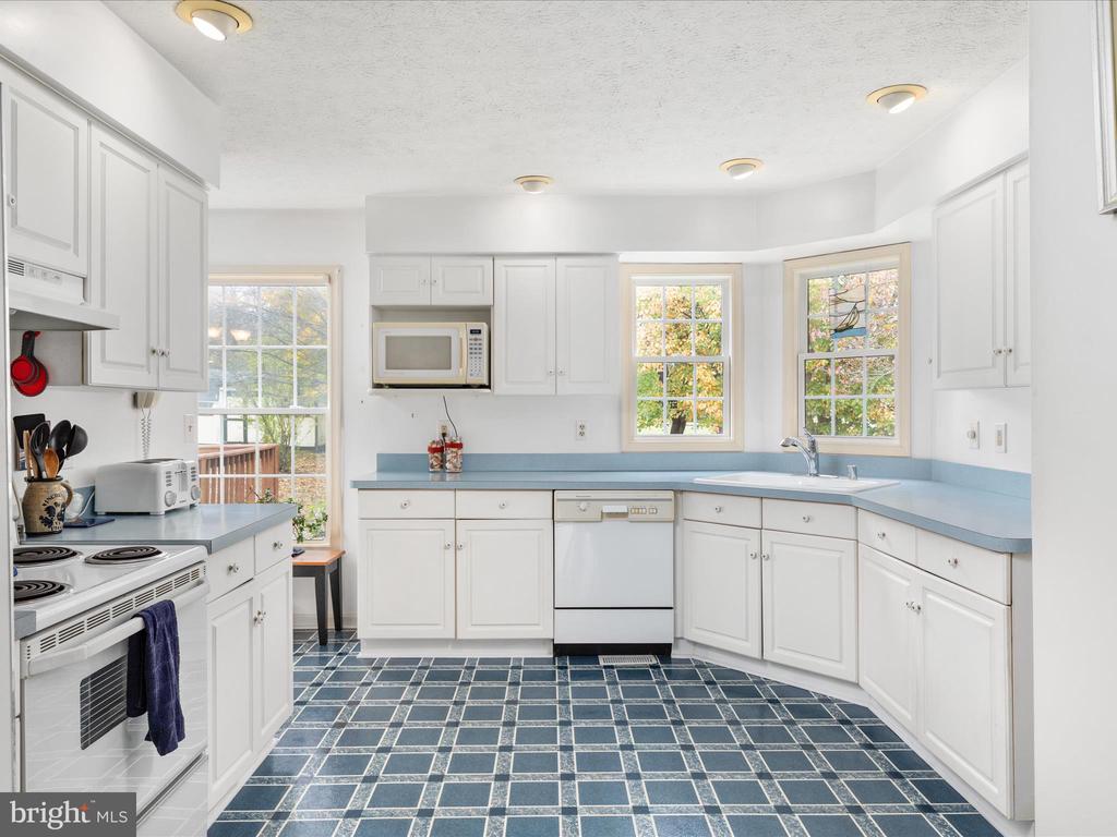 229 CHARMING LANE