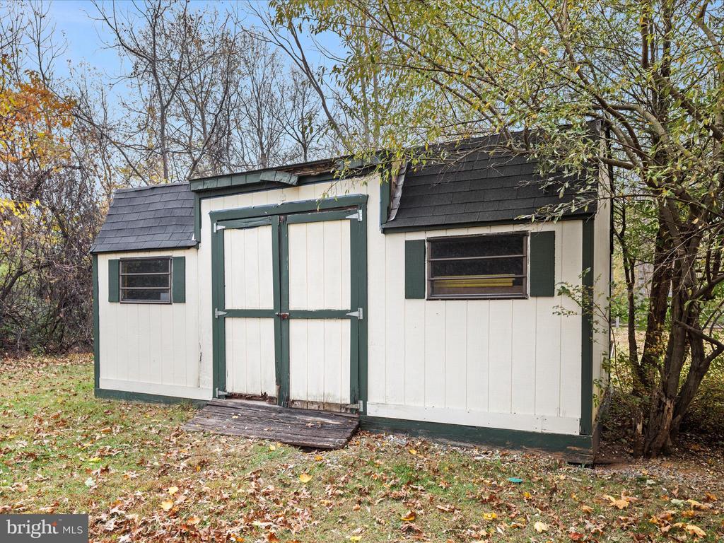 229 CHARMING LANE