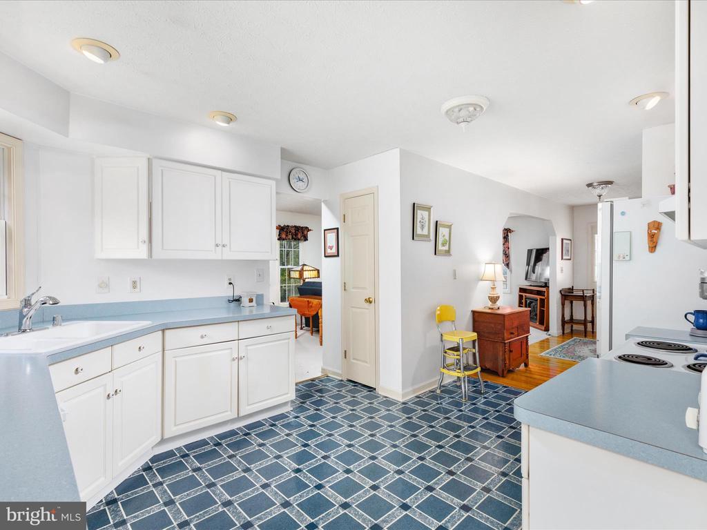 229 CHARMING LANE