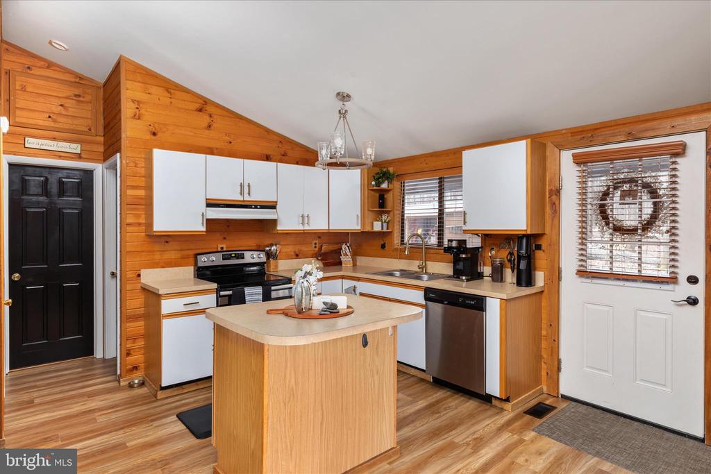 111 BOB WHITE LANE