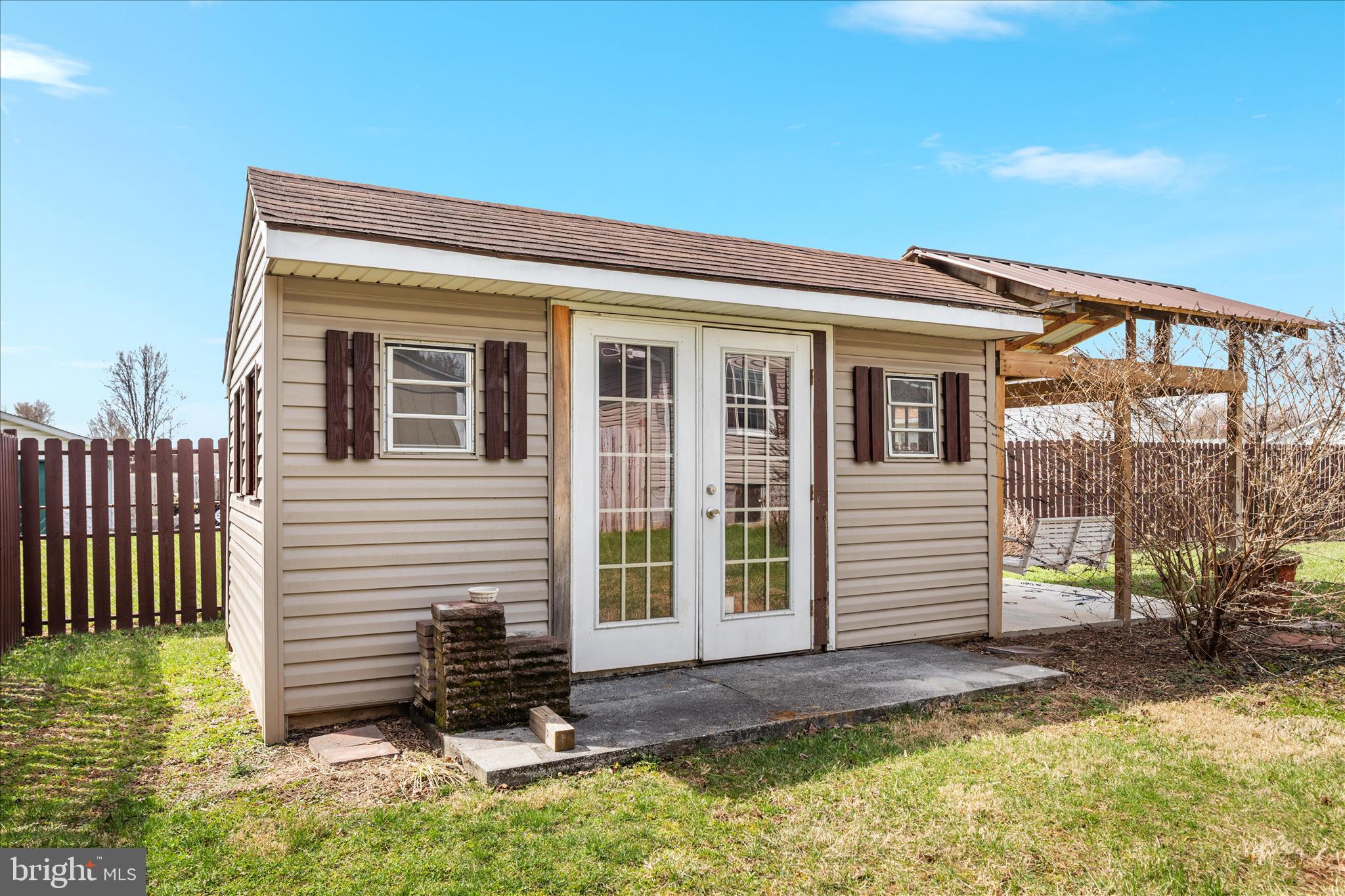 290 LARIAN DRIVE