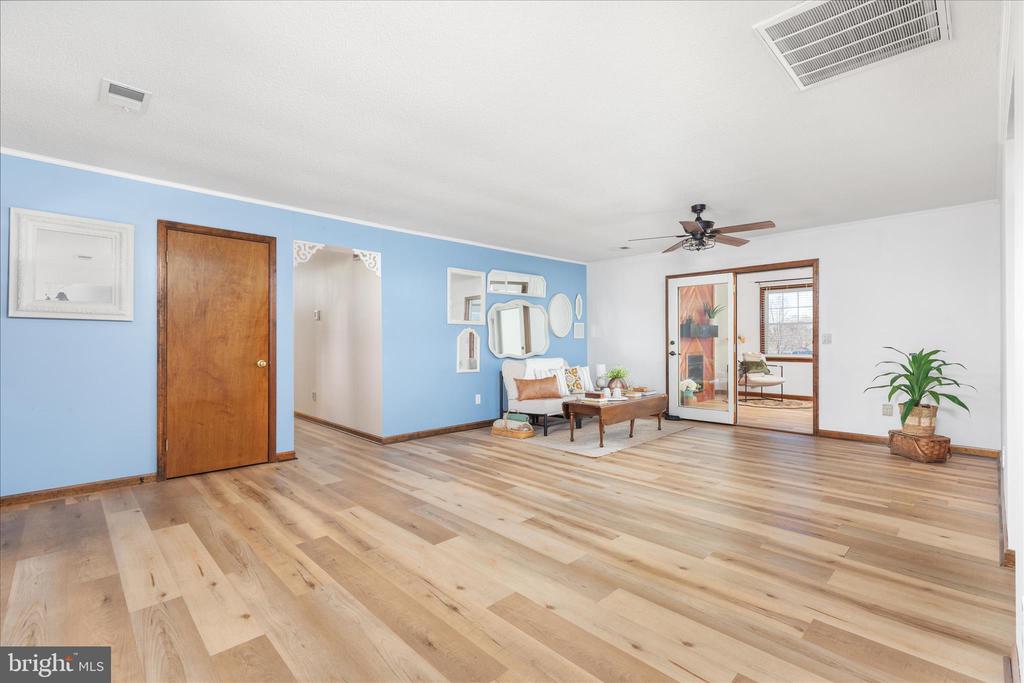 290 LARIAN DRIVE
