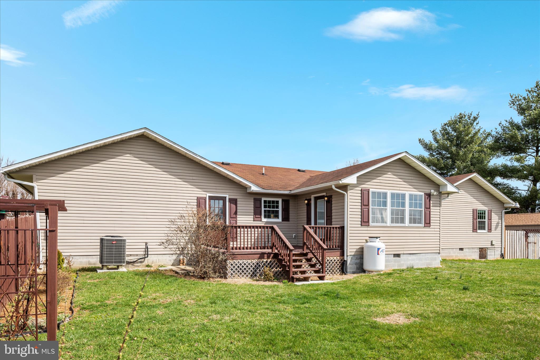 290 LARIAN DRIVE