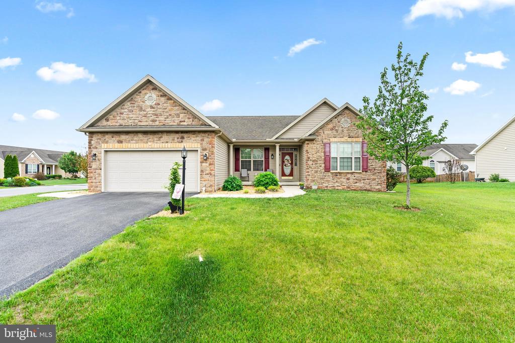 122 BALMORAL LANE