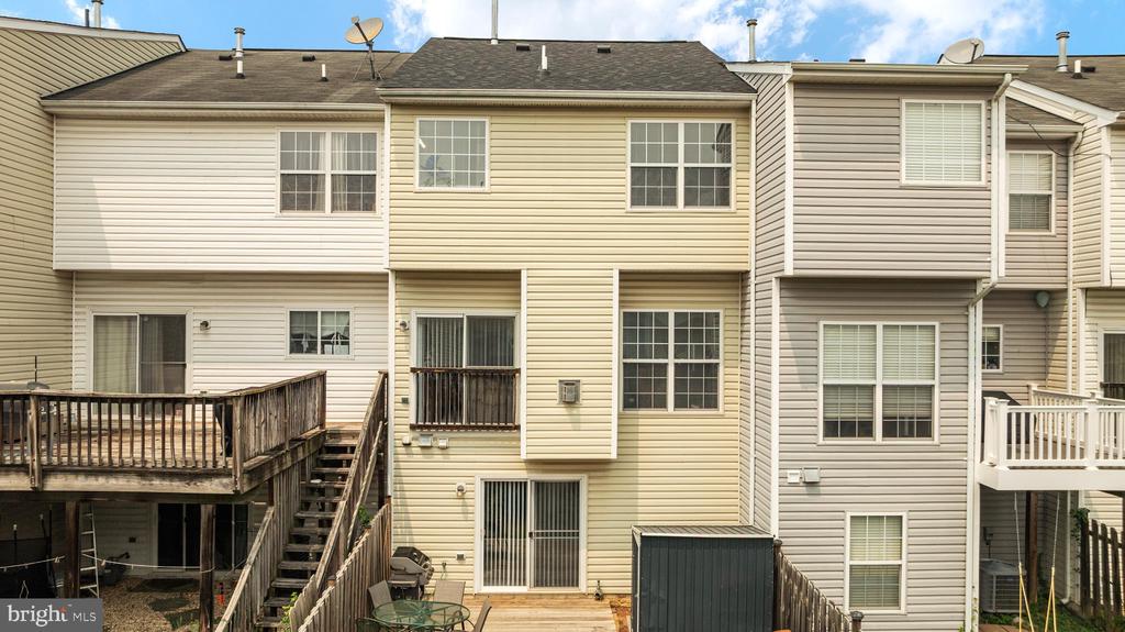 18 BARTON COURT