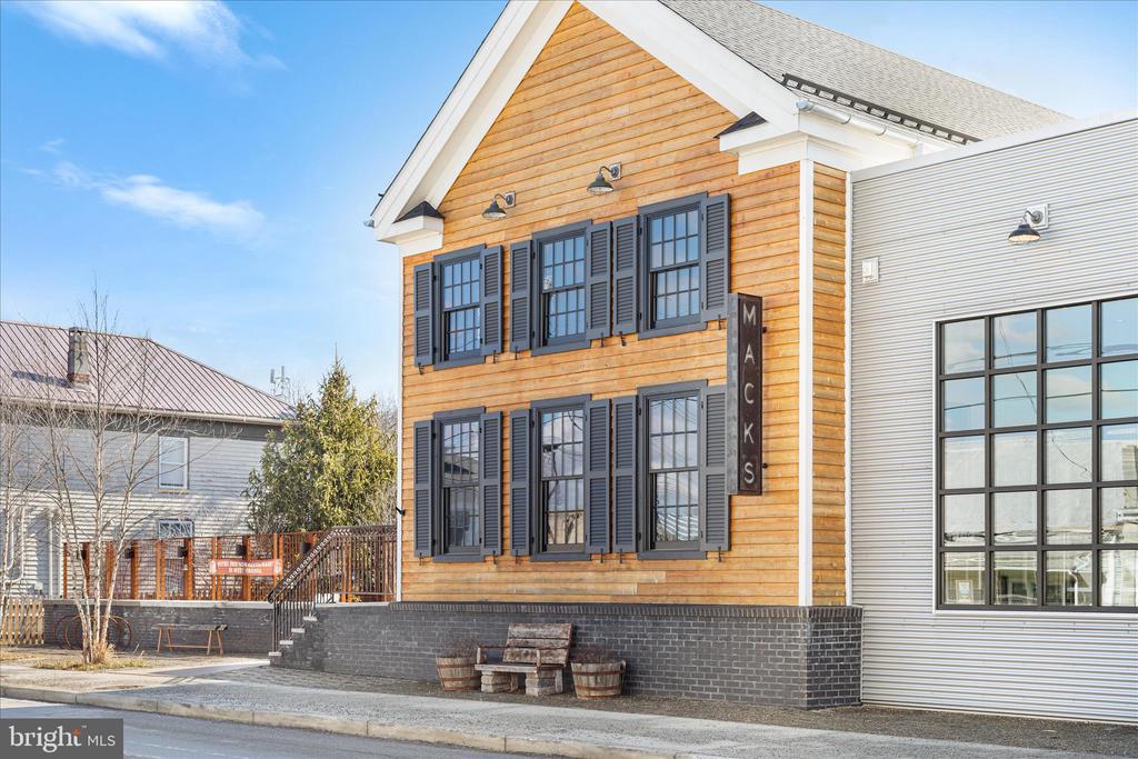 125 MULBERRY LANE