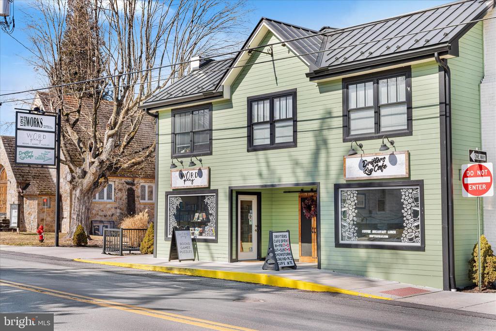 125 MULBERRY LANE