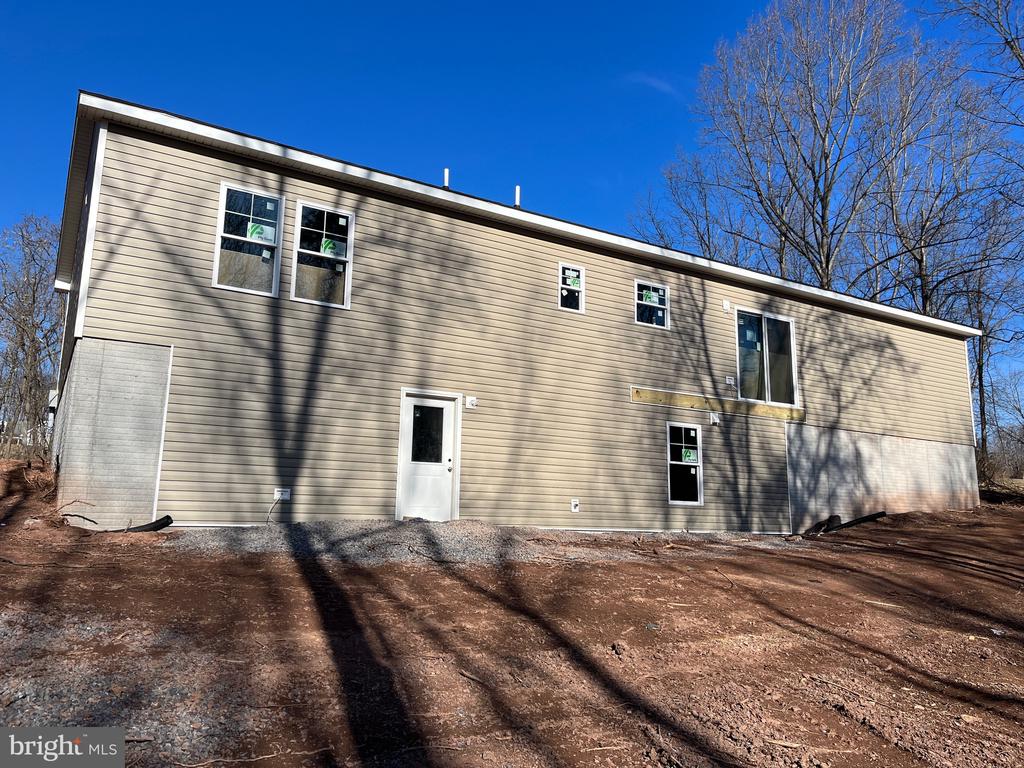 319 Twin Lakes Dr