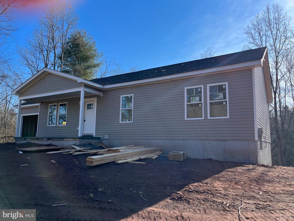 319 Twin Lakes Dr